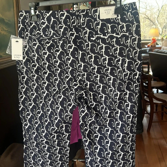 Crown & Ivy Women's Size 4P Navy Cropped Capri Pants Elephant Logo NWT - Picture 2 of 4